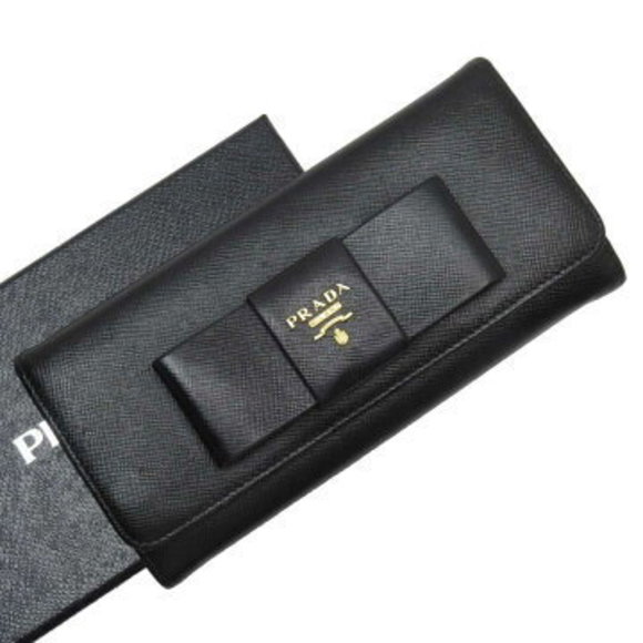 Gucci GG Bifold Wallet Red Leather Hooks - Picture 1 of 3